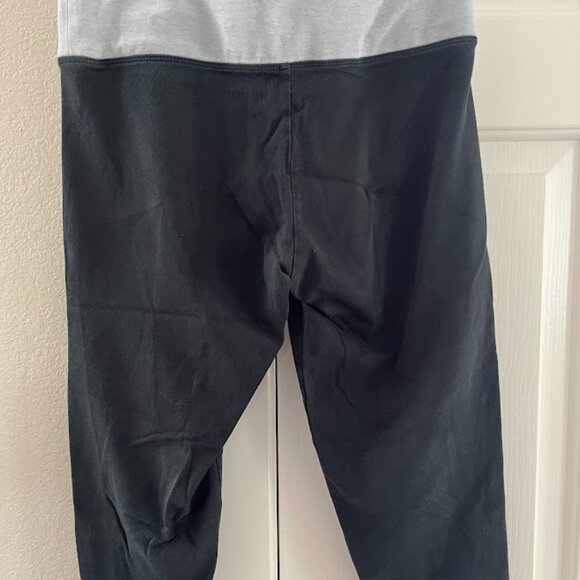 PINK Yoga Capris - Picture 2 of 3